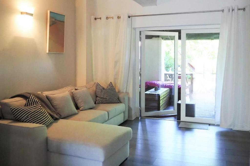Holiday Home With Shared Pool Сен Мари де ла Мер Екстериор снимка